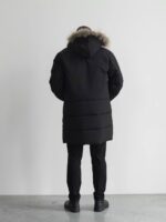 Мужская Удлиненная Зимняя Черная Куртка Водоотталкивающая с Мехом на Капюшоне