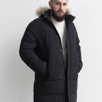 Мужская Удлиненная Зимняя Черная Куртка Водоотталкивающая с Мехом на Капюшоне
