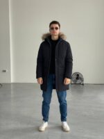 Мужская Удлиненная Зимняя Темно-Синяя Куртка Водоотталкивающая с Мехом на Капюшоне