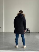 Мужская Удлиненная Зимняя Темно-Синяя Куртка Водоотталкивающая с Мехом на Капюшоне