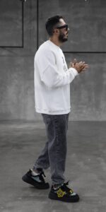 Мужской Белый Свитшот Оверсайз с Принтом Средний Палец - Трехнитка Диагональ