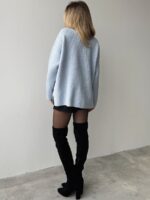 Женский Кашемировый Голубой Свитер - Объемный с Высоким Горлом и Разрезами по Бокам