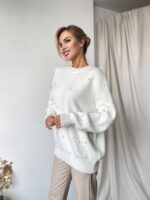 Женский Объемный Белый Свитер Джемпер из Мягкой Пряжи с Бусинами Жемчужинами