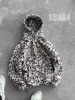 Мужское Плюшевое Белое Худи в Леопардовый Принт с Капюшоном и Затяжками Внизу
