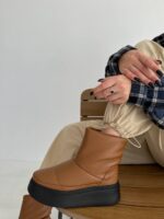 Женские Кожаные Коричневые Сапоги Дутики-Угги с Мехом Внутри на Высокой Подошве