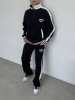 Мужской Утепленный Черный Спортивный Костюм Кофта и Штаны на Флисе с Лампасами и Надписью на Спине “Champion Boys”
