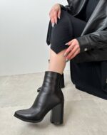 Женские Зимние Кожаные Черные Ботильоны с Острым Носком и Квадратным Каблуком