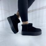 Женские Зимние Замшевые Короткие Сапоги Угги Черного Цвета