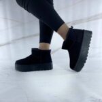 Женские Зимние Замшевые Короткие Сапоги Угги Черного Цвета