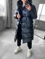 Мужская Длинная Зимняя Темно-Синяя Куртка Плащевка под Кожу - Простроченная на Кнопках с Капюшоном
