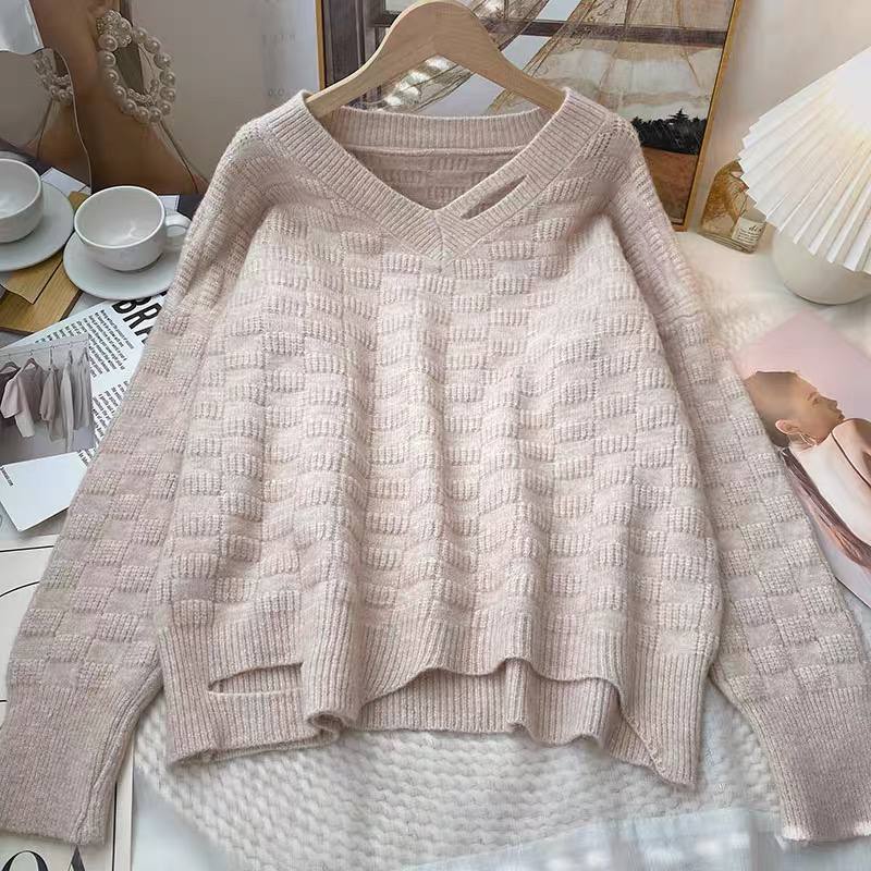 photo_2023-12-15_08-34-30 Женский Бежевый Свитер с V-образным Вырезом и Порезами