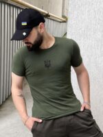 Мужская Приталенная Футболка Хаки с Круглым Вырезом и Вышитым Тризубом