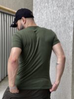 Мужская Приталенная Футболка Хаки с Круглым Вырезом и Вышитым Тризубом