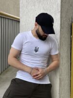 Мужская Приталенная Белая Футболка с Круглым Вырезом и Вышитым Тризубом