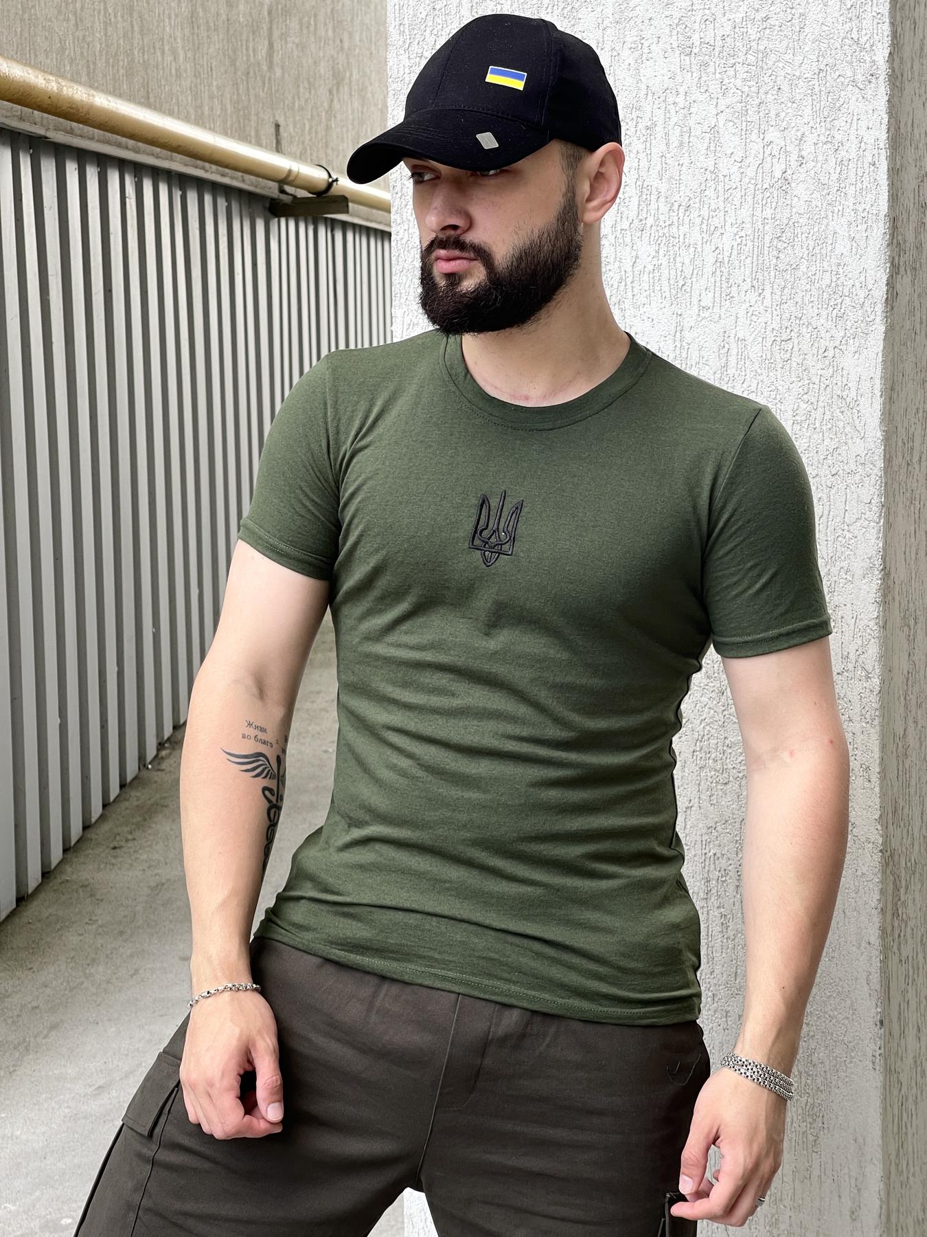 c254cc20c7f91d8860d0 Мужская Приталенная Футболка Хаки с Круглым Вырезом и Вышитым Тризубом