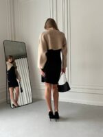 Женское Черное Платье до Колен + Короткий Бежевый Свитер