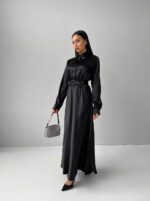 Жіноча Атласна Чорна Сукня Максі Юнона - Вільна Пряма під Пояс з Коміром
