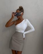Женская Белая Кофта в Рубчик на Одно Плечо