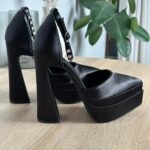 Женские Черные Атласные Туфли с Камнями на Ремешке