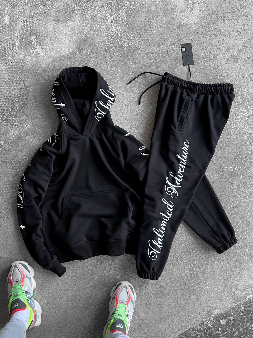 photo_2024-02-15_10-52-26 Мужской Свободный Черный Костюм Трехнитка с Надписями по Бокам - Худи + Джоггеры