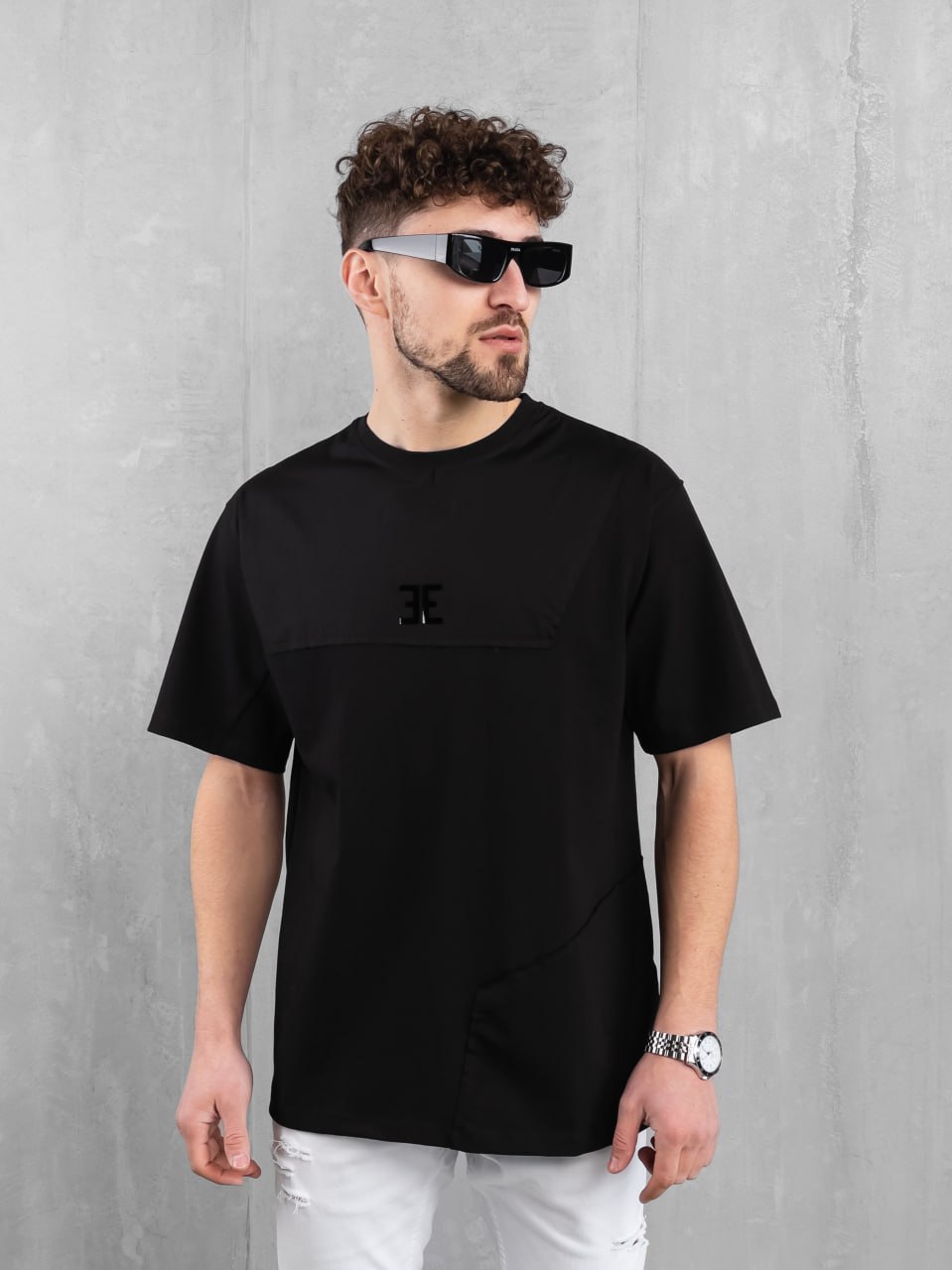 photo_2024-03-08_11-09-36 Мужская Хлопковая Футболка Черного Цвета Оверсайз с Декоративными Швами и Надписью на Спине