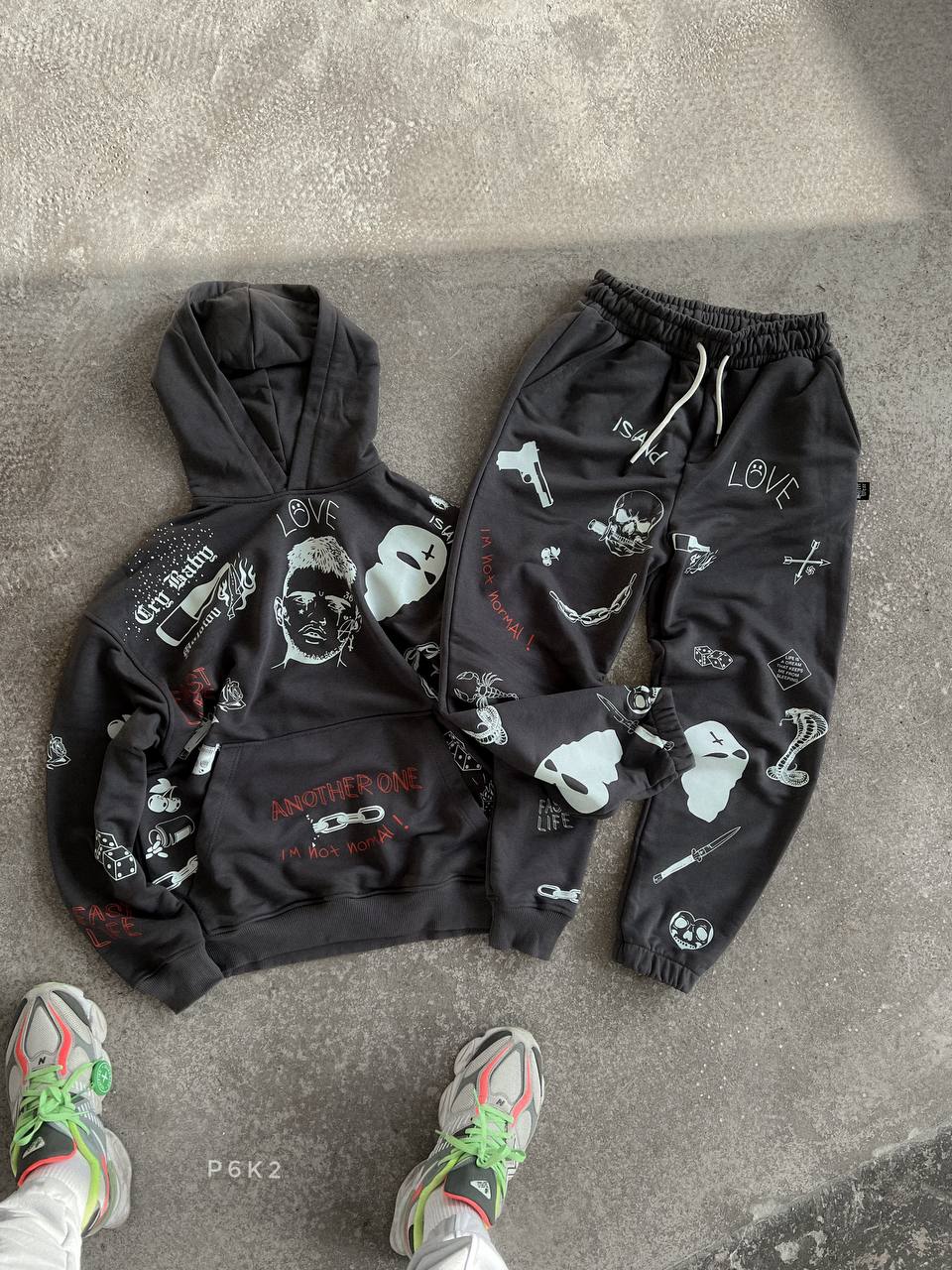 photo_2024-03-15_12-10-49 Мужской Графитовый Спортивный Костюм в Принтах (Худи + Джоггеры)