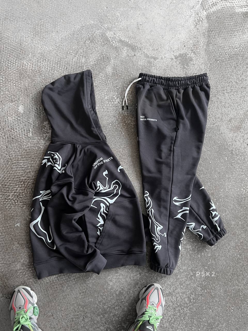 photo_2024-03-15_13-36-23 Мужской Графитовый Спортивный Костюм Худи Джоггеры с Принтом