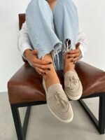 Женские Замшевые Бежевые Туфли Лоферы с Кисточками