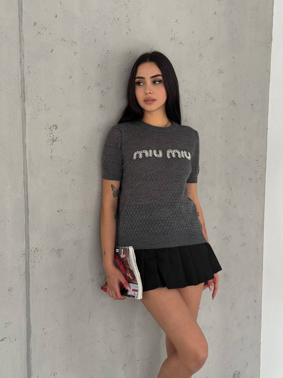 photo_2024-03-28_09-51-51 Женская Трикотажная Графитовая Футболка - Прямого Кроя с Бусинами Жемчужинами