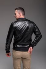 Мужская Черная Кожаная Куртка Бомбер на Молнии с Манжетами