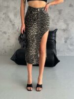 Женская Асимметричная Леопардовая Джинсовая Юбка Миди с Вырезом на Ноге