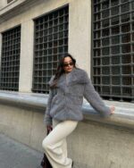 Женская Серая Шуба на Кнопках с Объемным Воротником