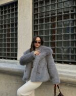 Женская Серая Шуба на Кнопках с Объемным Воротником