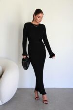 Женское Длинное Черное Платье Макси с Поясом и Удлиненными Рукавами