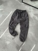 Мужские Темно-Серые Спортивные Штаны Джоггеры Плащевка с Накладными Карманами и Затяжками Внизу