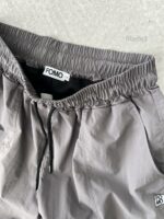 Мужские Темно-Серые Спортивные Штаны Джоггеры Плащевка с Накладными Карманами и Затяжками Внизу