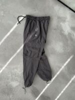Мужские Темно-Серые Спортивные Штаны Джоггеры Плащевка с Накладными Карманами и Затяжками Внизу