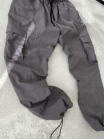 Мужские Темно-Серые Спортивные Штаны Джоггеры Плащевка с Накладными Карманами и Затяжками Внизу