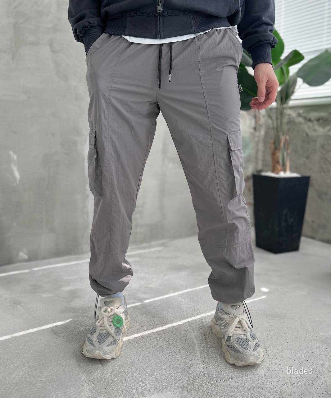 photo_2024-09-01_09-34-05 Мужские Темно-Серые Спортивные Штаны Джоггеры Плащевка с Накладными Карманами и Затяжками Внизу