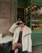 Женская Молочная Шуба на Кнопках с Объемным Воротником