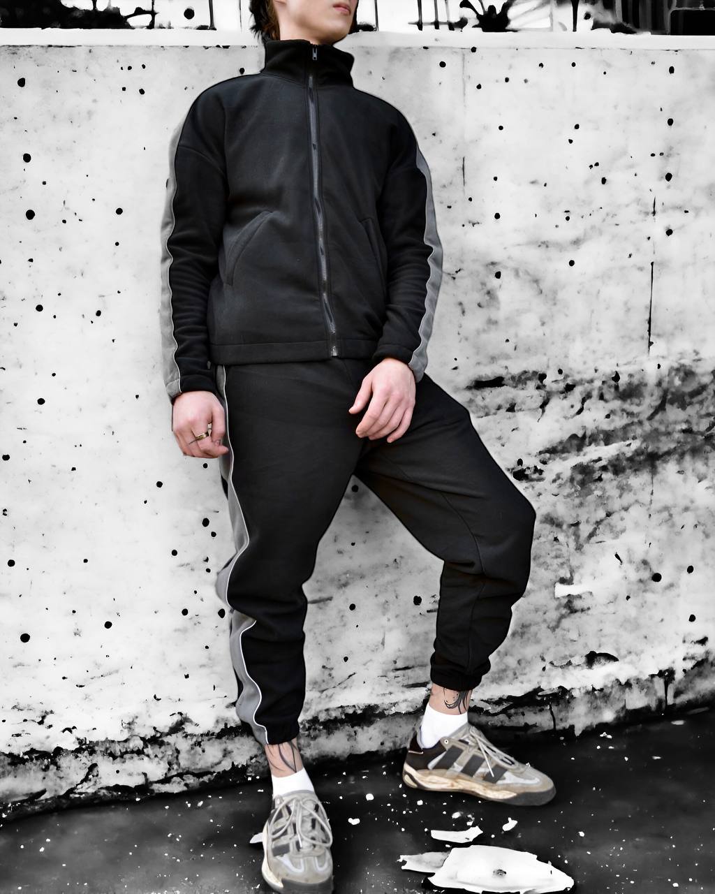 photo_2024-10-14_08-36-14 Мужской Черный Костюм Флисовый с Лампасами - Кофта на Молнии + Штаны Джоггеры