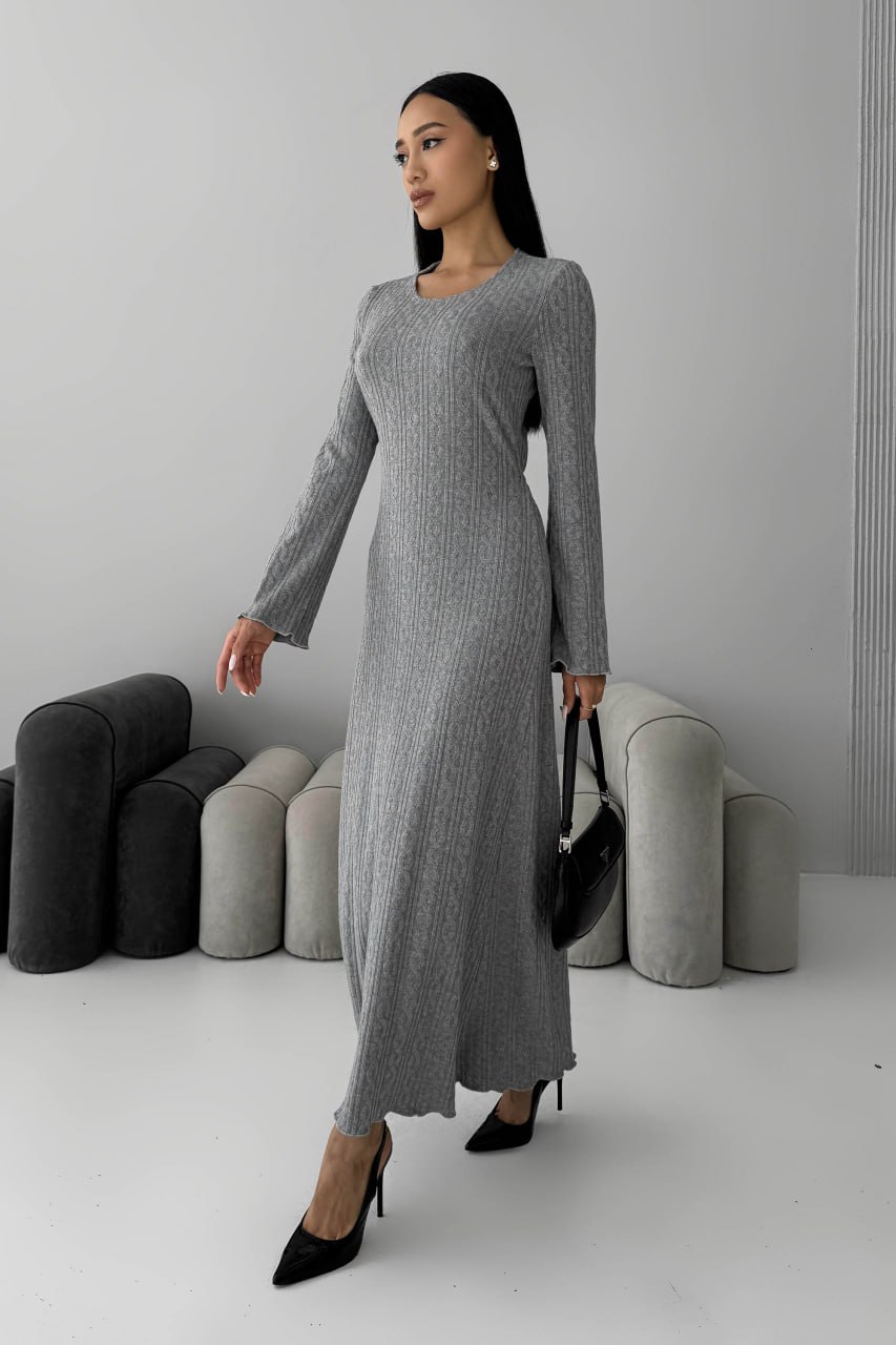 photo_2024-10-14_10-18-20 Женское Длинное Серое Платье Нисса - Свободное с Фактурным Узором и Завязкой Сзади на Талии