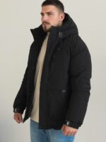 Мужская Зимняя Черная Куртка с Капюшоном Высокой Горловитой и Манжетами на Кнопках