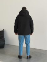 Мужская Зимняя Черная Куртка с Капюшоном Высокой Горловитой и Манжетами на Кнопках