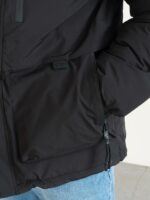 Мужская Зимняя Черная Куртка с Капюшоном Высокой Горловитой и Манжетами на Кнопках