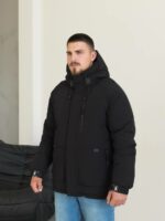 Мужская Зимняя Черная Куртка с Капюшоном Высокой Горловитой и Манжетами на Кнопках