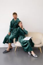 Мужской Велюровый Зеленый Халат с Капюшоном и Поясом