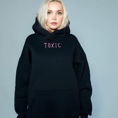 Женское Объемное Черное Худи Оверсайз с Надписью TOXIC