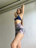 Женские Короткие Фиолетовые Спортивные Шорты Велосипедки Push Up в Мраморный Принт