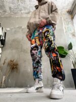 Мужские Разноцветные Спортивные Штаны Джоггеры Плащевка в Яркий Принт с Кантом